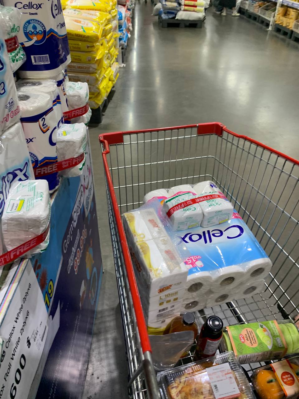 Successful Cellox marketing by Da Houg Heng Enterprise at Makro